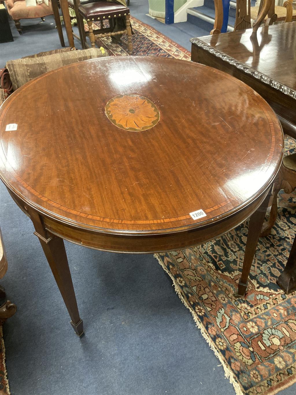 An Edwardian satinwood banded mahogany oval topped centre table, width 106cm, depth 90cm, height 74cm